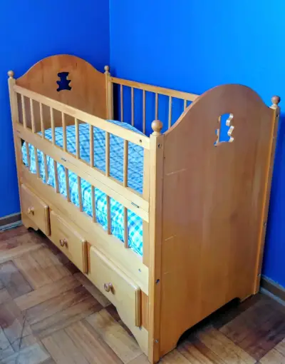 Cuna de madera con cajones para bebé - miniatura 1