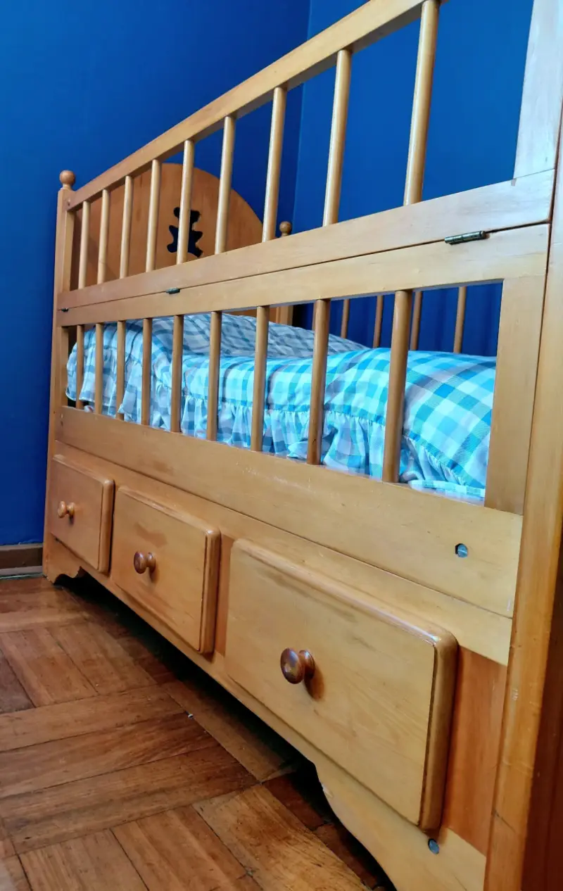 Cuna de madera con cajones para bebé - 2