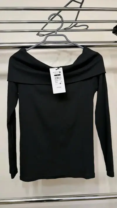 Polera Basement Escote Bardot — Talla L — NUEVA - miniatura 1