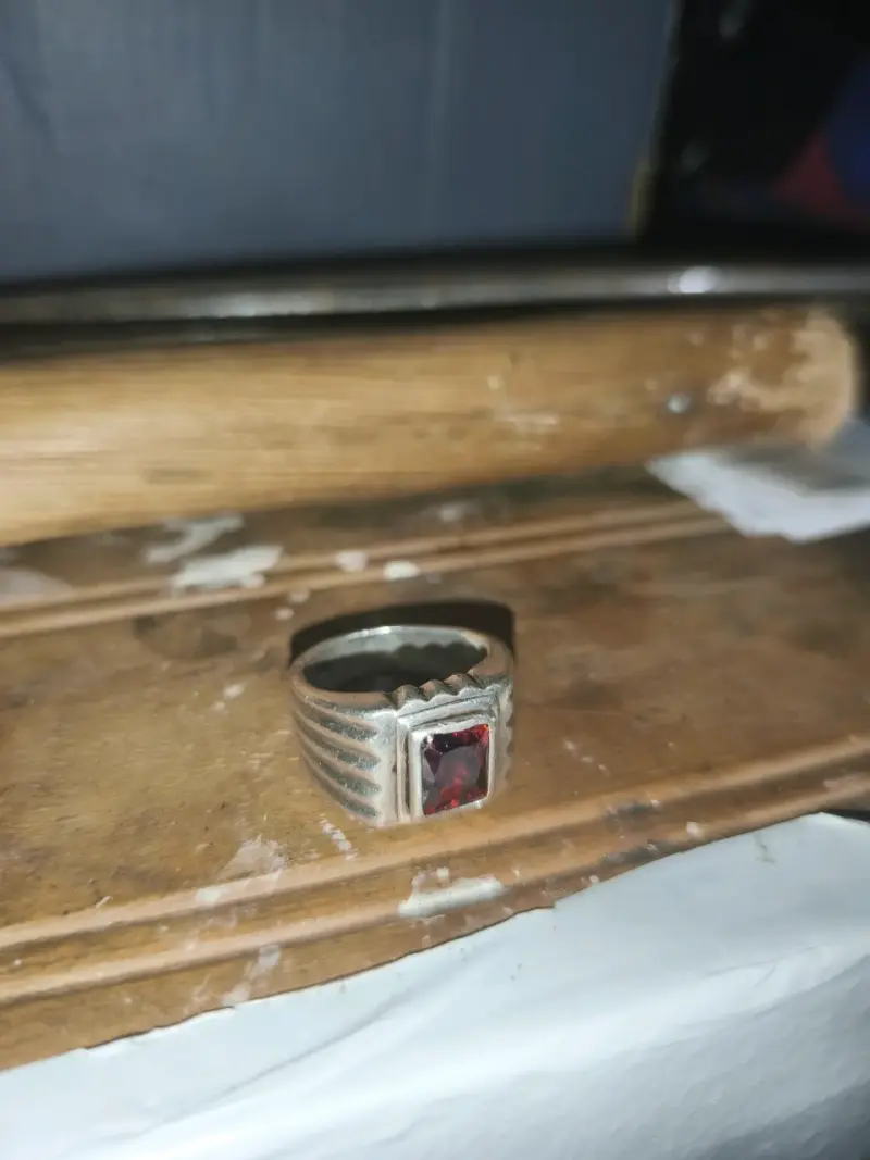 Anillo de plata con piedra roja - 2