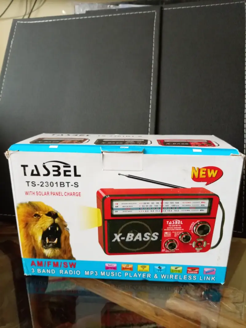 Radio portátil Tasbel TS-2301BT-S con carga solar