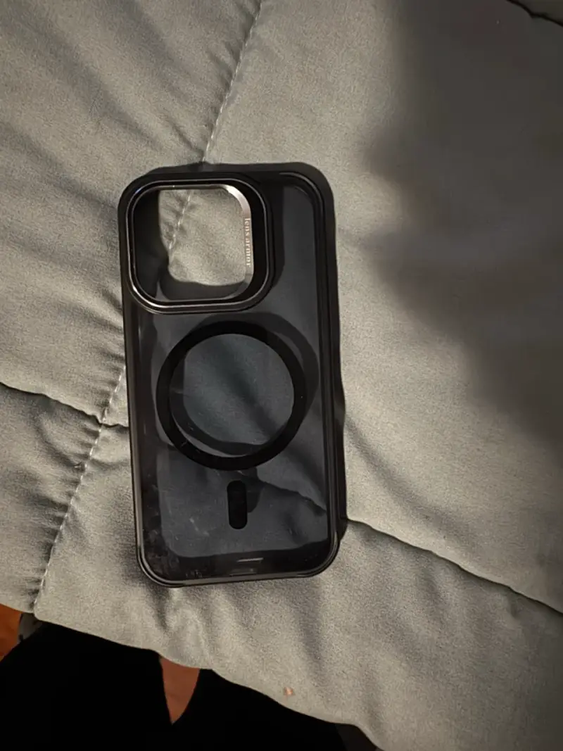 Funda protectora negra para iPhone con MagSafe - 2