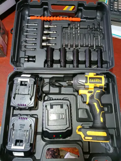 Llave de impacto más dos baterías - miniatura 3