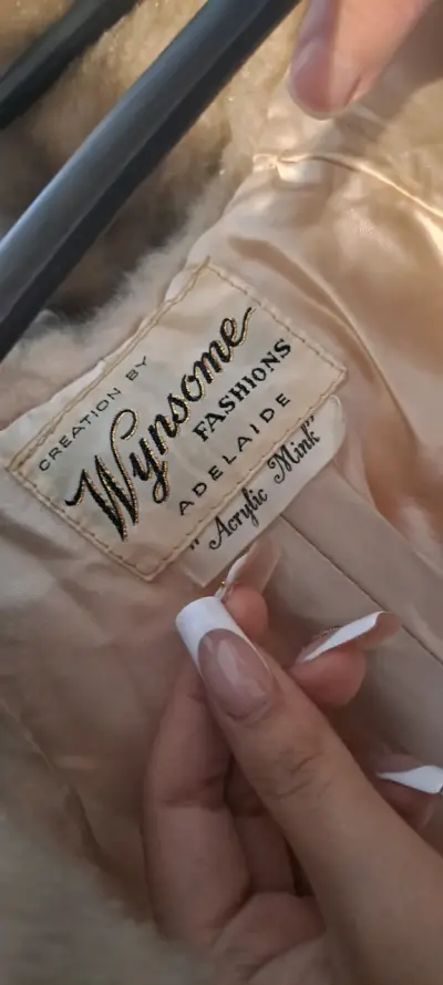 Chal de piel sintética beige elegante - miniatura 4