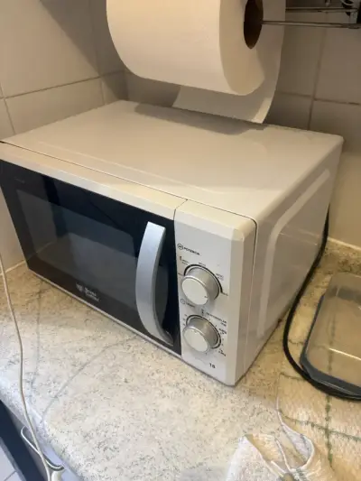 Microondas de cocina marca Thomas con controles manuales - miniatura 2