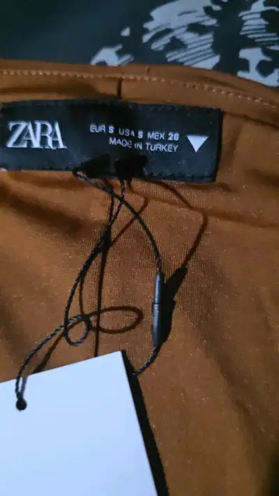 Vestido marrón Zara con escote drapeado - miniatura 2