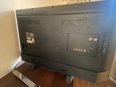 Televisor Sony Bravia 32 pulgadas en buen estado. - miniatura 3