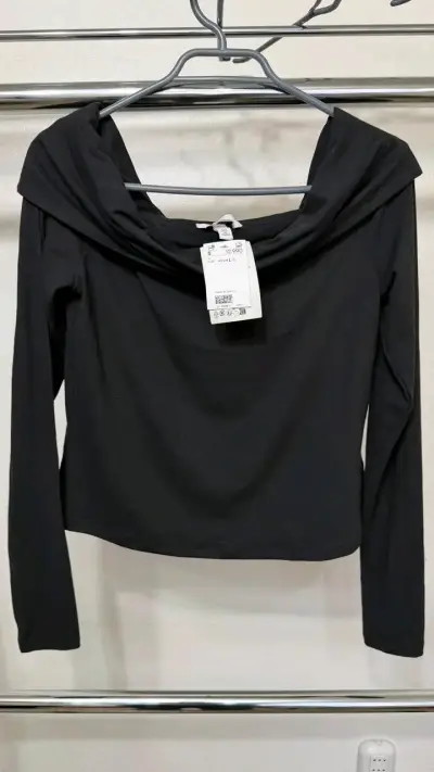 Polera Crop Escote Bardot H&M — Negra — NUEVA - miniatura 1