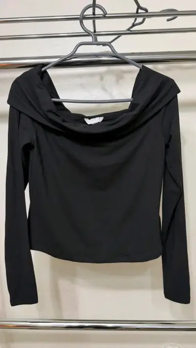 Polera Crop Escote Bardot H&M — Negra — NUEVA - miniatura 2