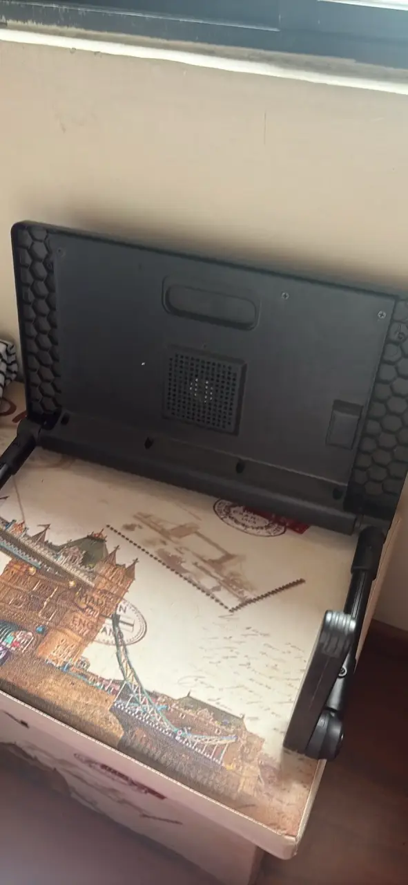 Mesa plegable ajustable para laptop - 4