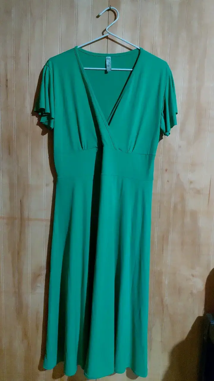Vestido verde elegante para mujer - 1