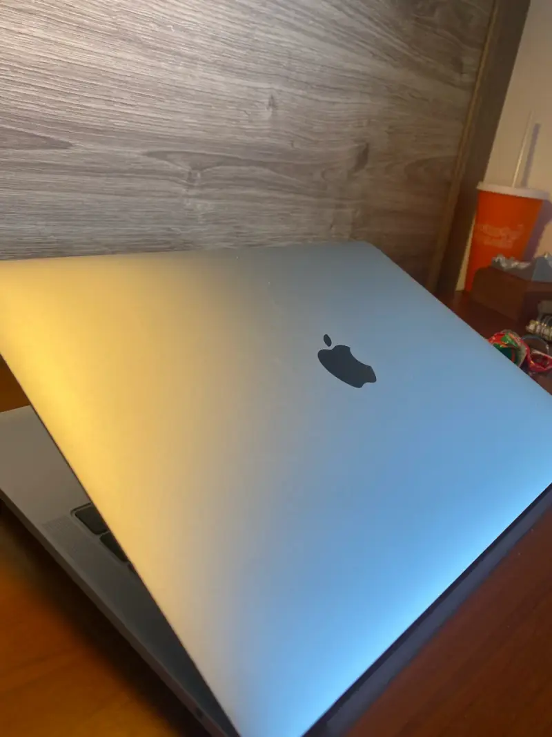MacBook Pro 13 pulgadas 2017 en buen estado - 1