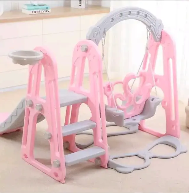 Juego infantil con columpio y resbalín rosa - 5