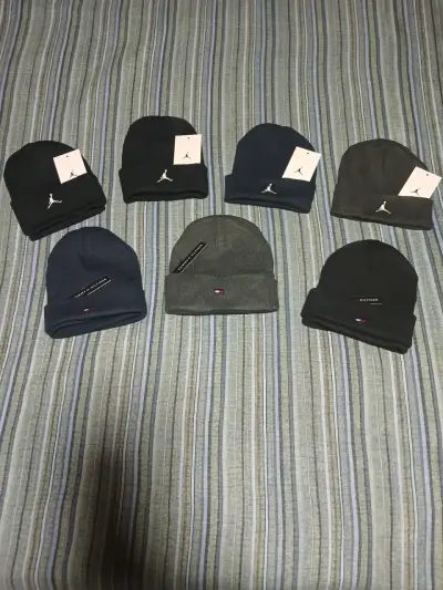Gorros de lana para invierno de varias marcas - miniatura 1