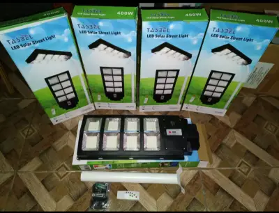 Foco Solar 400W con Control Remoto y Soporte - miniatura 4