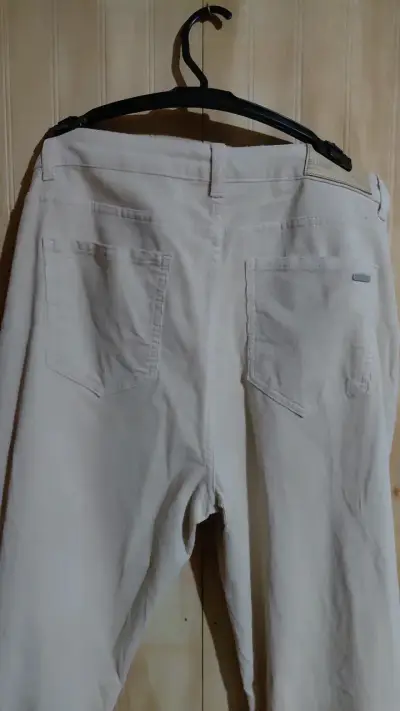 Pantalones corduroy acampanados beige - miniatura 2