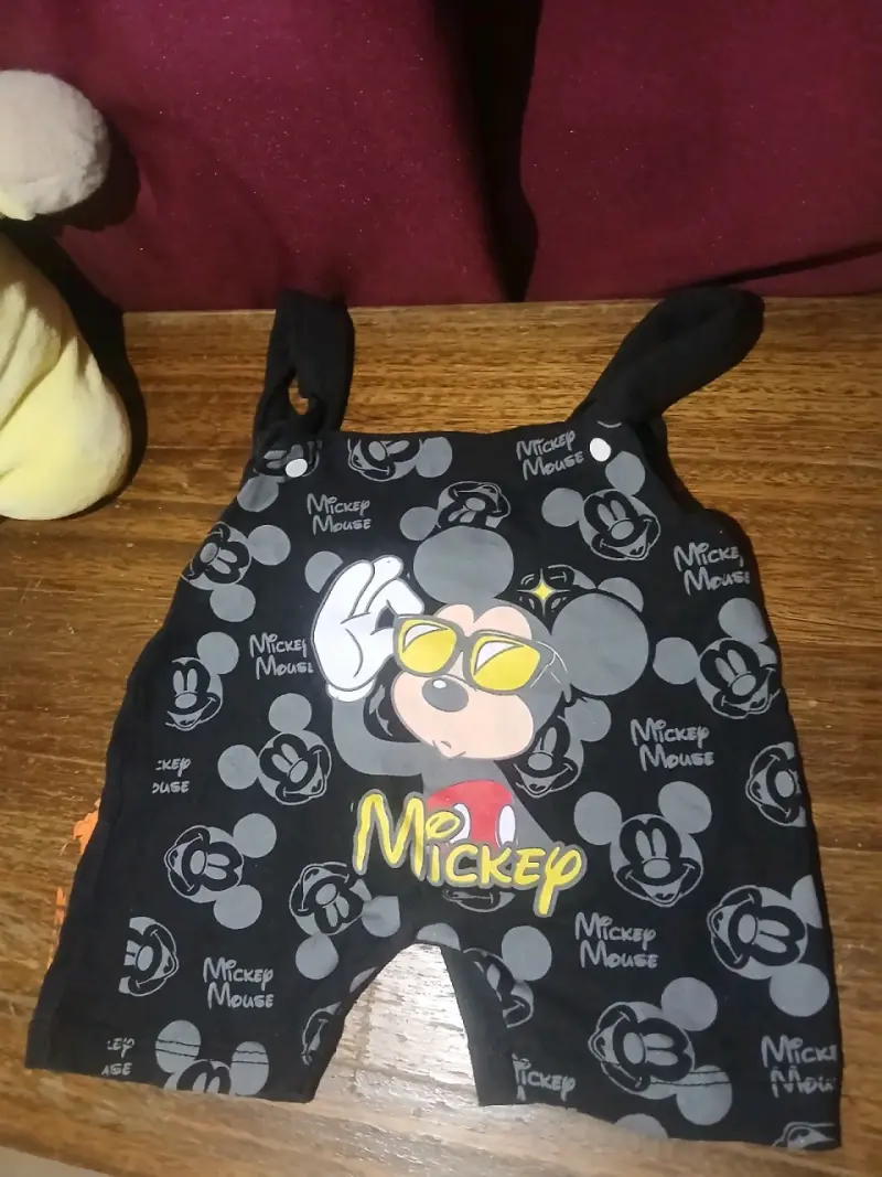 Enterito de bebé Mickey Mouse negro