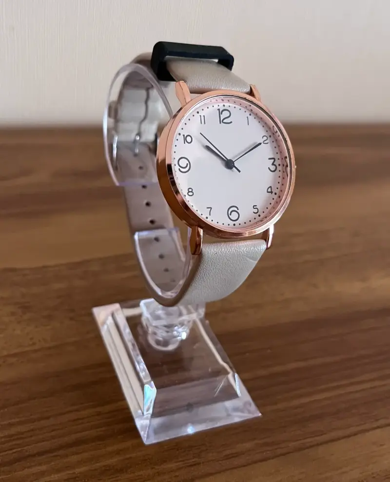 Reloj analógico de pulsera con correa beige - 2