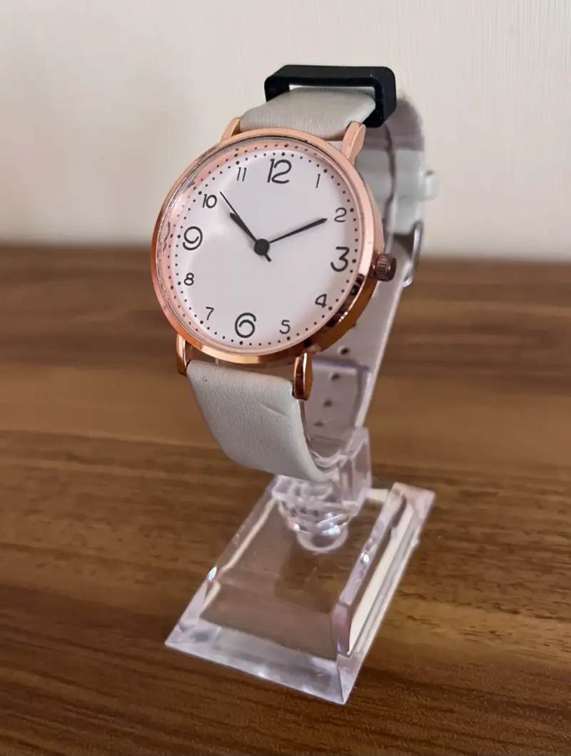 Reloj analógico de pulsera con correa beige - 3