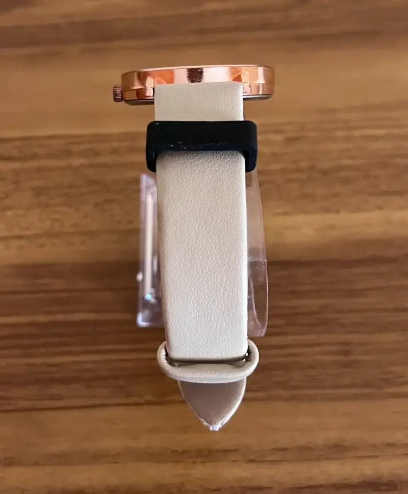 Reloj analógico de pulsera con correa beige - 4