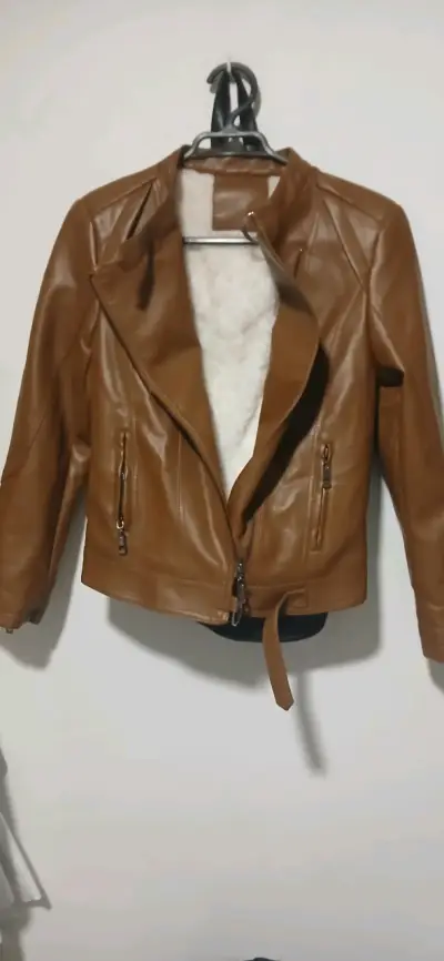Chaqueta de cuero sintético café para mujer - miniatura 1
