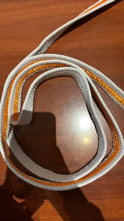 Cinturón de aikido  blanco con amarillo y naranja - miniatura 2