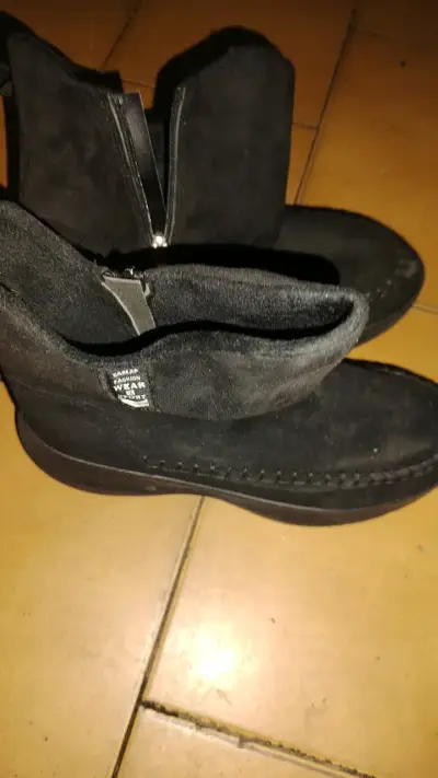 Botines negros de gamuza con cierre lateral - miniatura 1