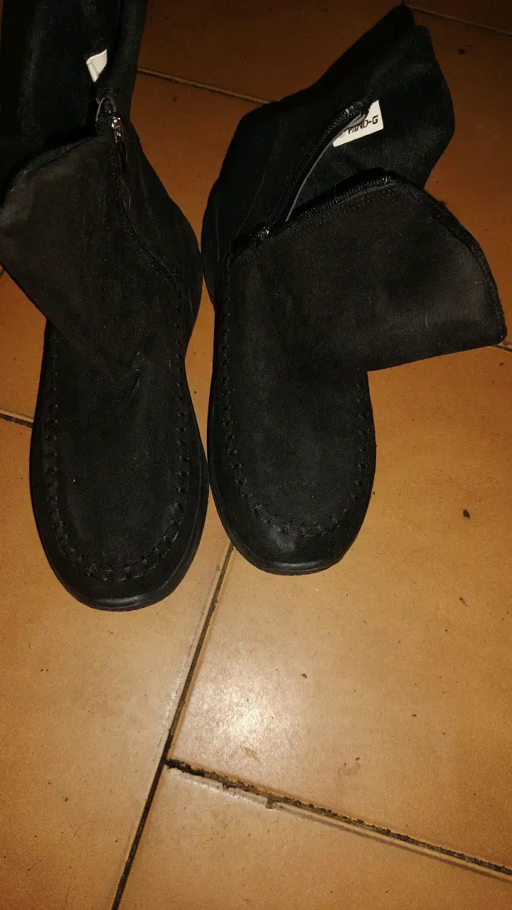 Botines negros de gamuza con cierre lateral - 2