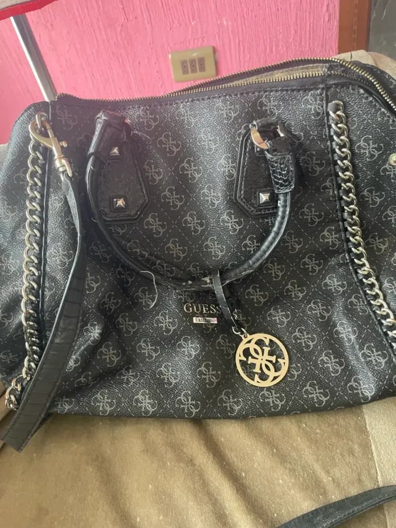 Bolso de mano Guess negro con logo - 2