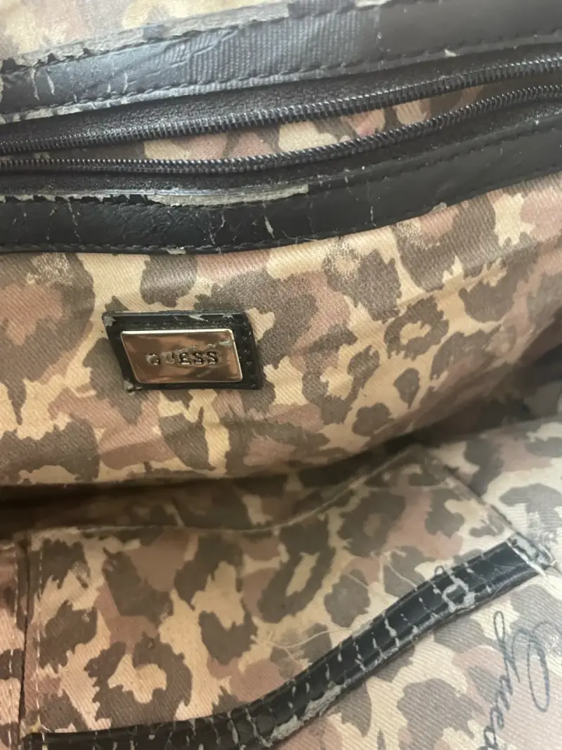 Bolso de mano Guess negro con logo - 3