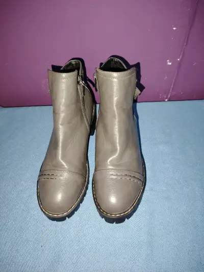 Botines de cuero gris con tacón bajo - miniatura 1