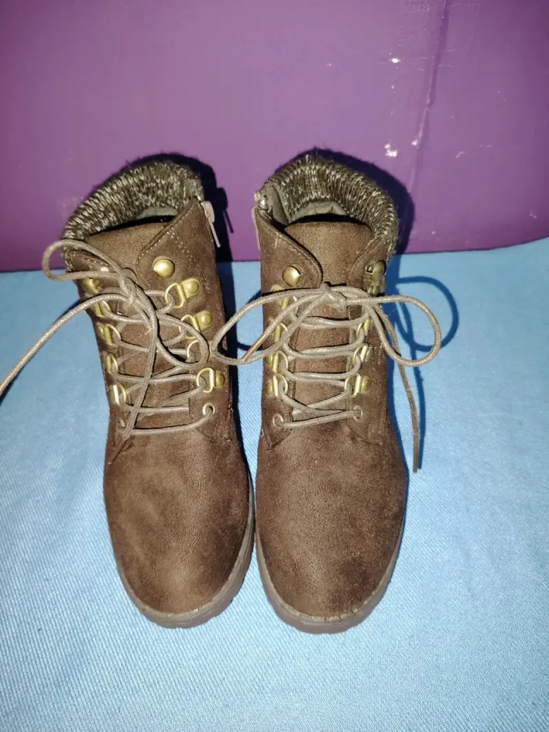 Botines de gamuza marrón con cordones y cierre lateral - 2