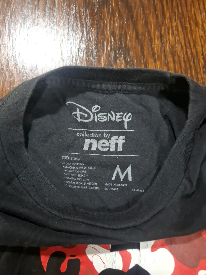 Polera negra Disney Neff Mickey Mouse - 3