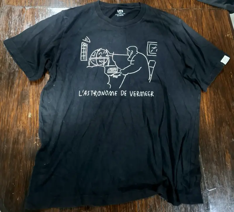 Polera negra Uniqlo UT L'Astronome de Vermeer - 1