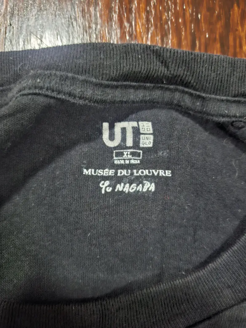Polera negra Uniqlo UT L'Astronome de Vermeer - 3