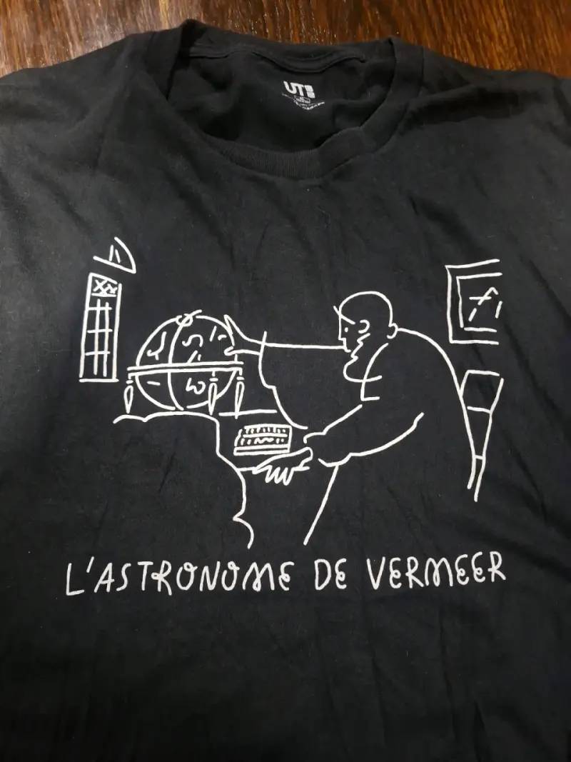 Polera negra Uniqlo UT L'Astronome de Vermeer - 4