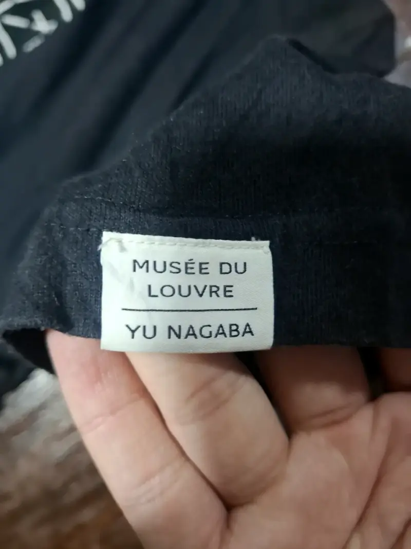 Polera negra Uniqlo UT L'Astronome de Vermeer - 5