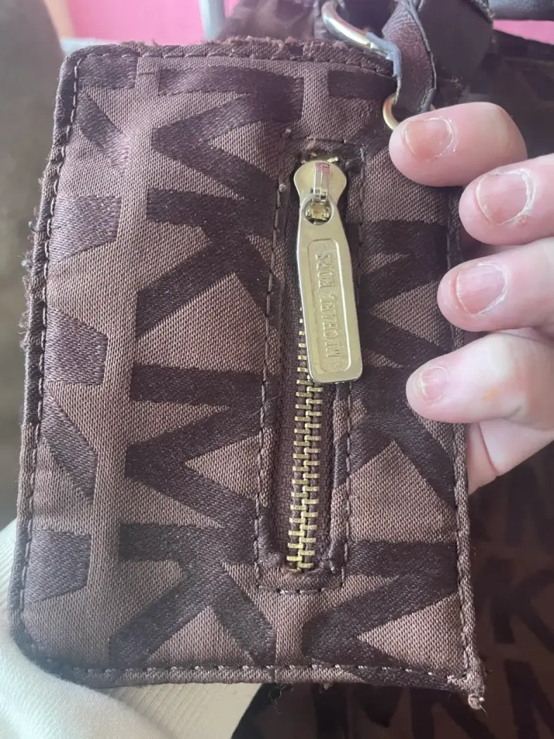 Bolso de mano marrón con logo MK - 2