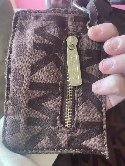 Bolso de mano marrón con logo MK - miniatura 2
