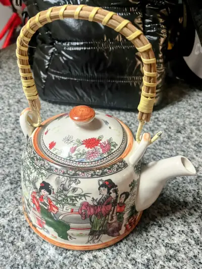 Tetera de cerámica con diseño oriental y asa de bambú - miniatura 2