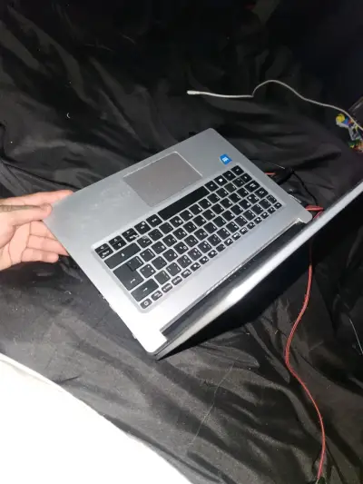 Laptop Acer Aspire A311-33 con Intel Celeron - miniatura 3