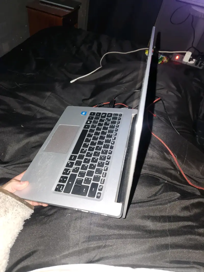 Laptop Acer Aspire A311-33 con Intel Celeron - 6