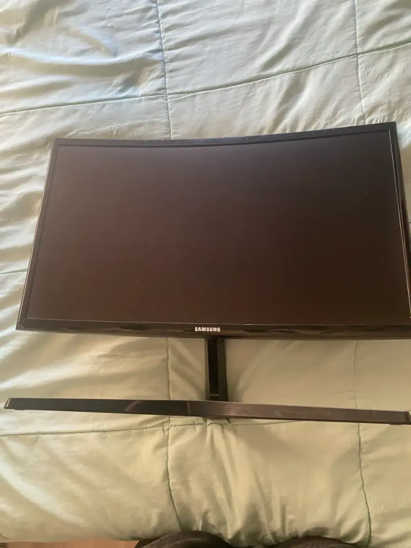 Monitor Curvo Samsung 24 pulgadas Full HD - 1