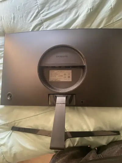 Monitor Curvo Samsung 24 pulgadas Full HD - miniatura 3
