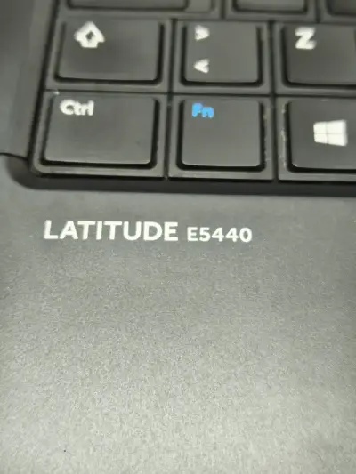 Laptop Dell Latitude E5440 con Intel i3 y 4GB RAM - miniatura 1