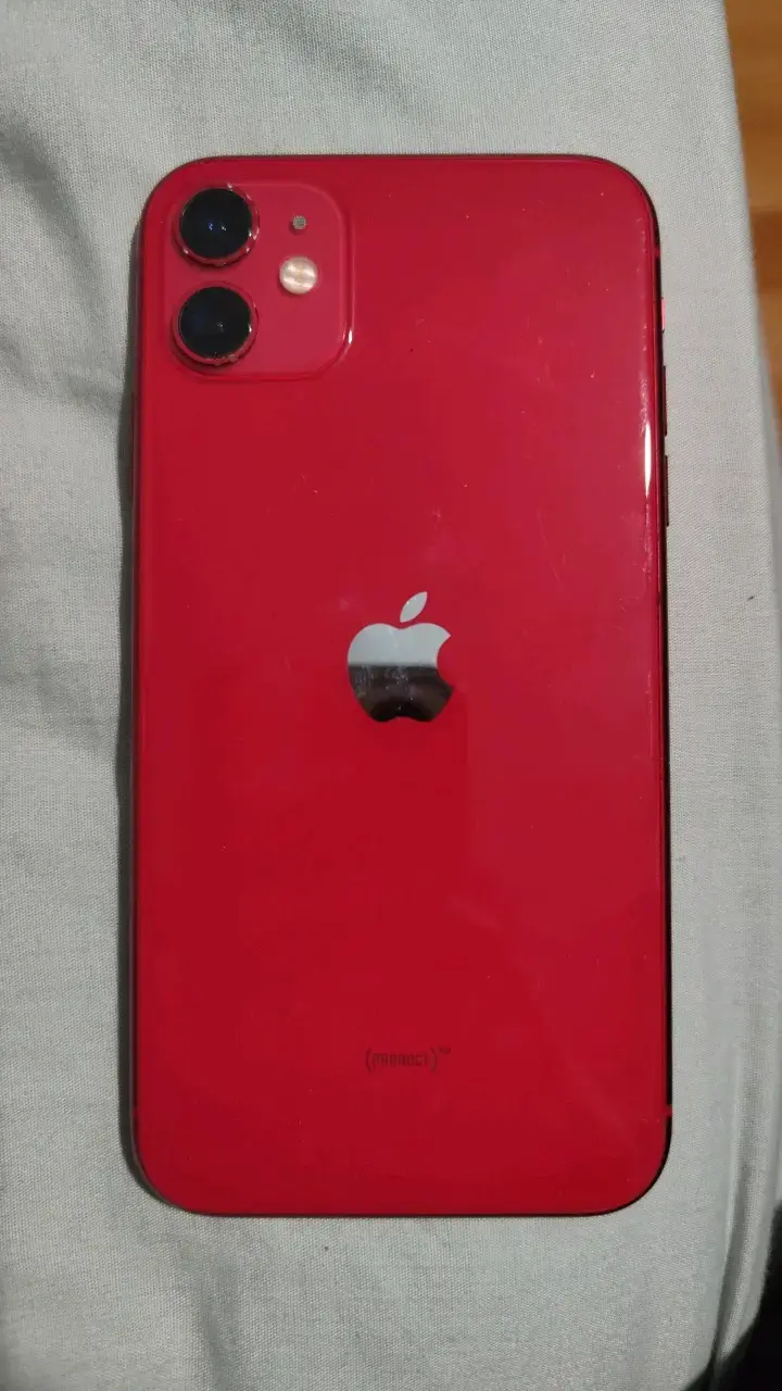 iPhone 11 rojo en buen estado - 2