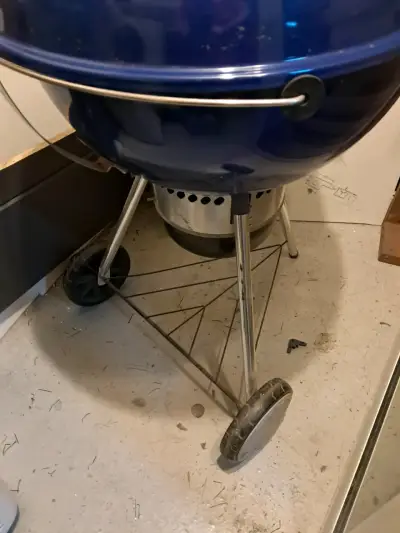 Parrilla Weber Master-Touch azul con termómetro - miniatura 1