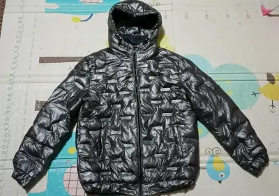 Chaqueta acolchada plateada con capucha - miniatura 1