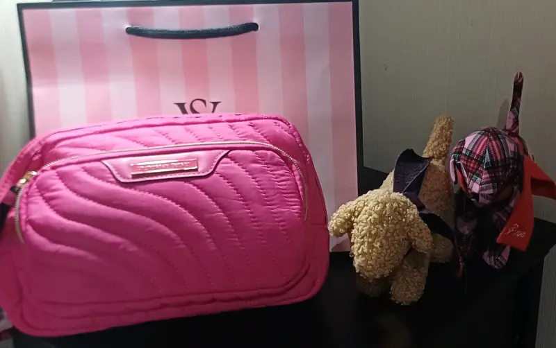 Set de bolso y billetera rosa Victoria's Secret - 1