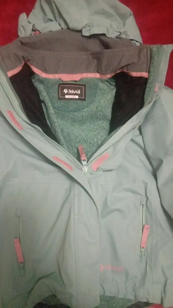 Chaqueta impermeable verde con capucha Kivul - 2
